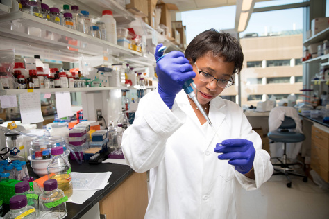 Paula Hammond pipetting